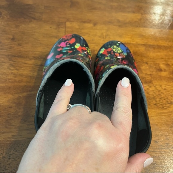 Dansko Valentine hearts red pink purple black clogs size 36 ladies 5.5-6 - Picture 4 of 12